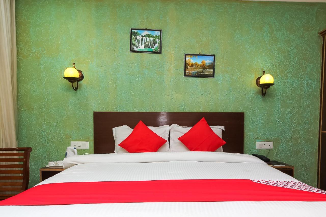 Oyo 8367 Hotel The Woodz Pālampur Buitenkant foto
