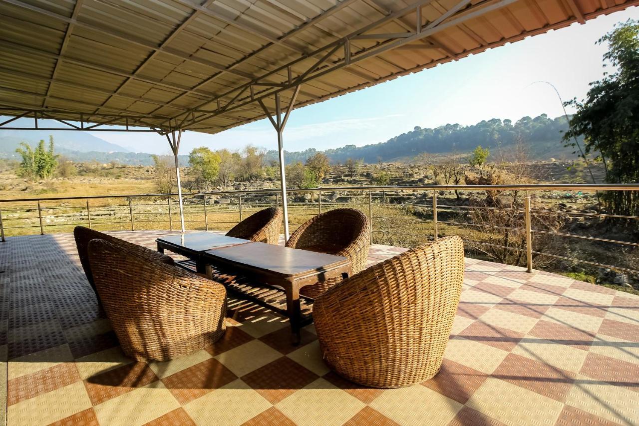 Oyo 8367 Hotel The Woodz Pālampur Buitenkant foto
